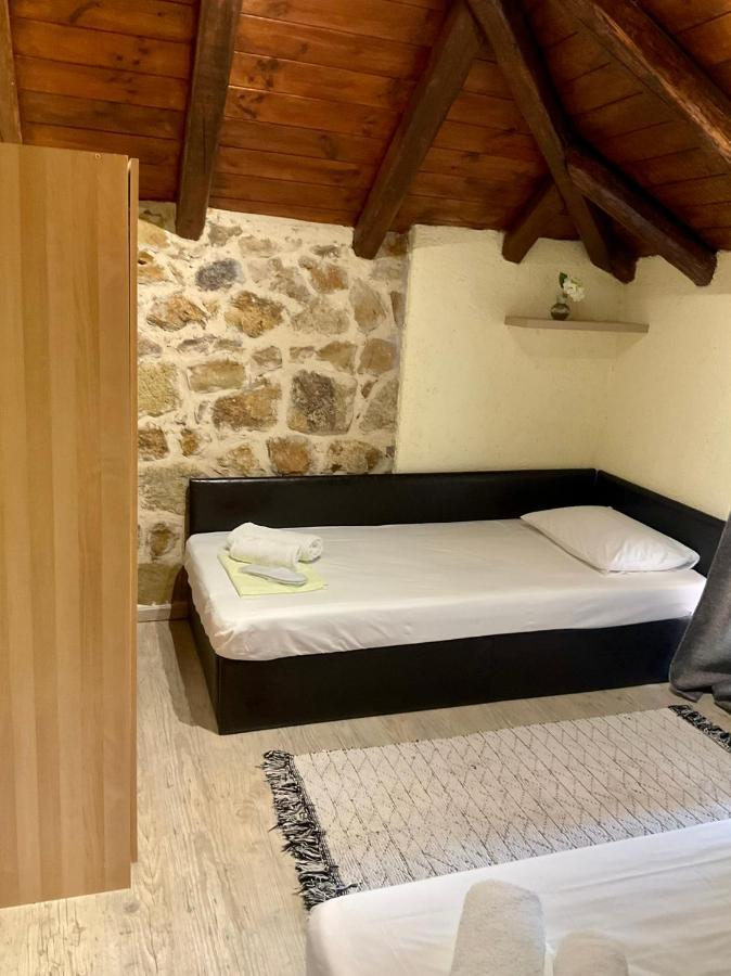 Вилла Stonehouse & Casa Al Sole E Al Mare Неа-Рода Экстерьер фото