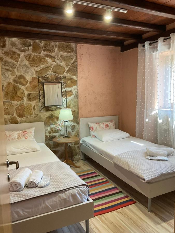 Вилла Stonehouse & Casa Al Sole E Al Mare Неа-Рода Экстерьер фото